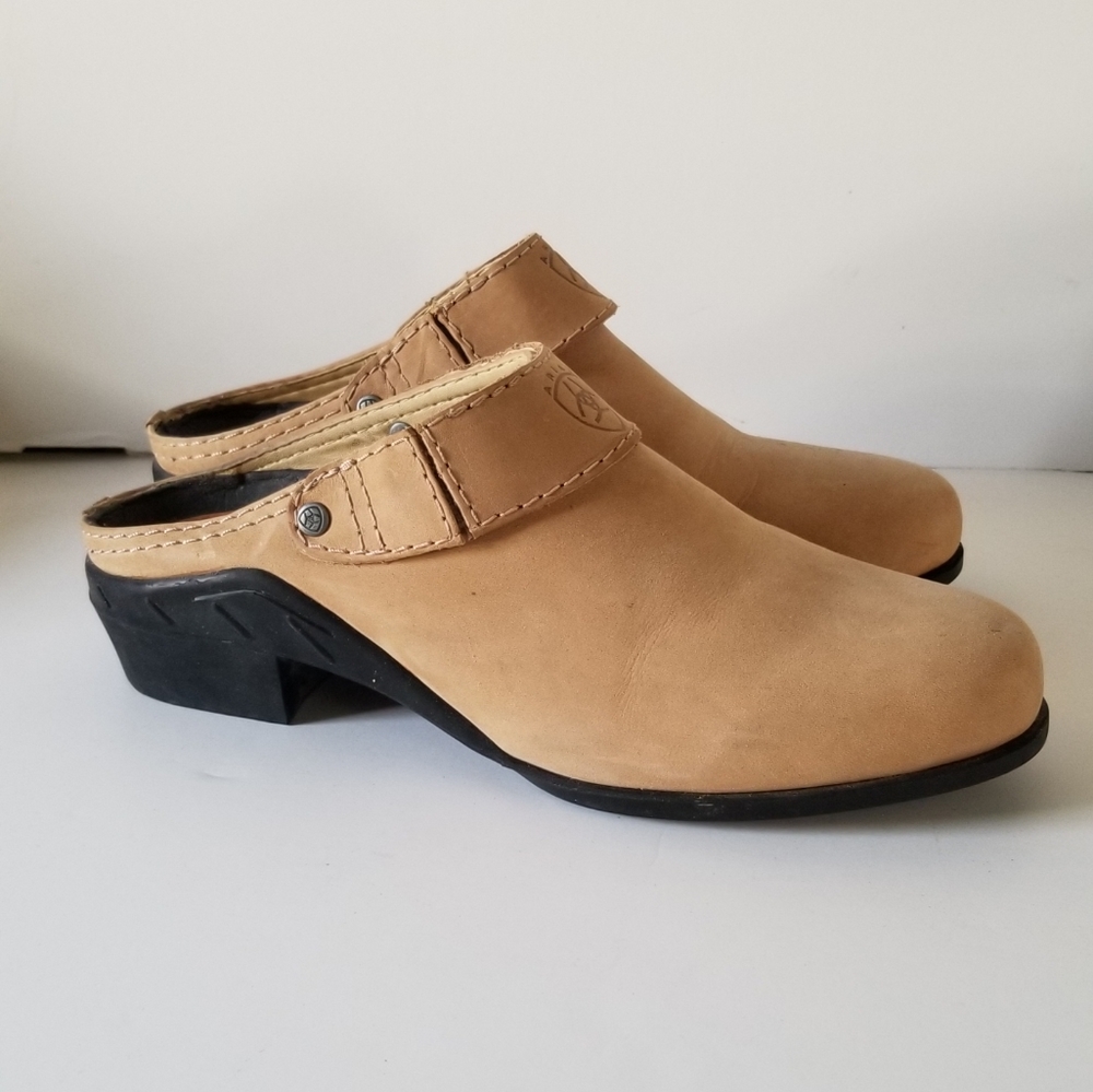 Ladies Equestrian Ariat Mule clog slip on tan size 8.5